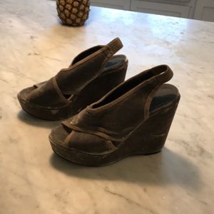 Hoss velvet  wedges size 9- never worn- 4inch heel